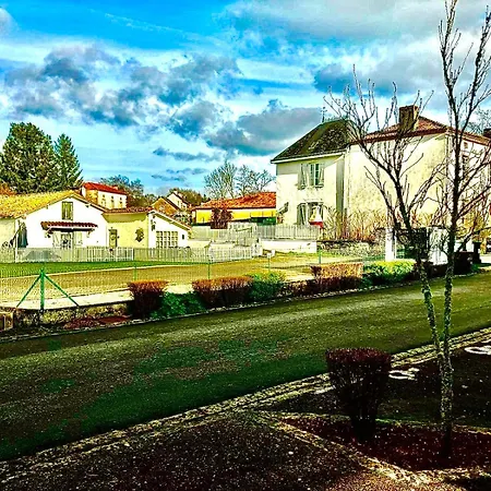 Des Lavandes Дом отдыха Oradour-Fanais